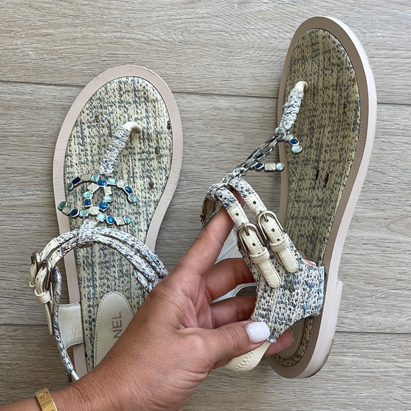 Chanel logo sandals - Picture 11 of 12